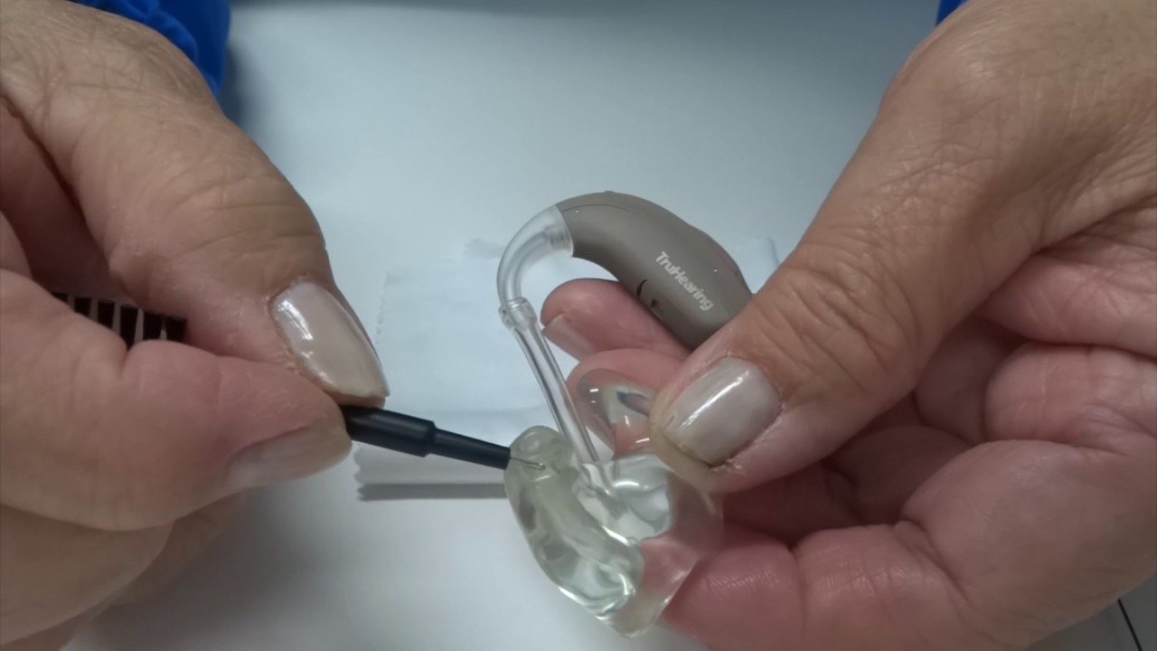 How to clean your hearing aid